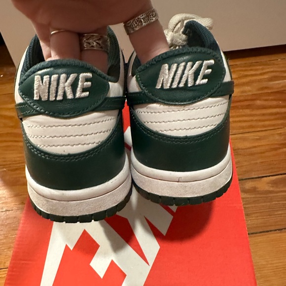 Michigan state dunks - Picture 2 of 5